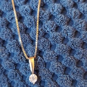Delicate box chain with diamond pendant